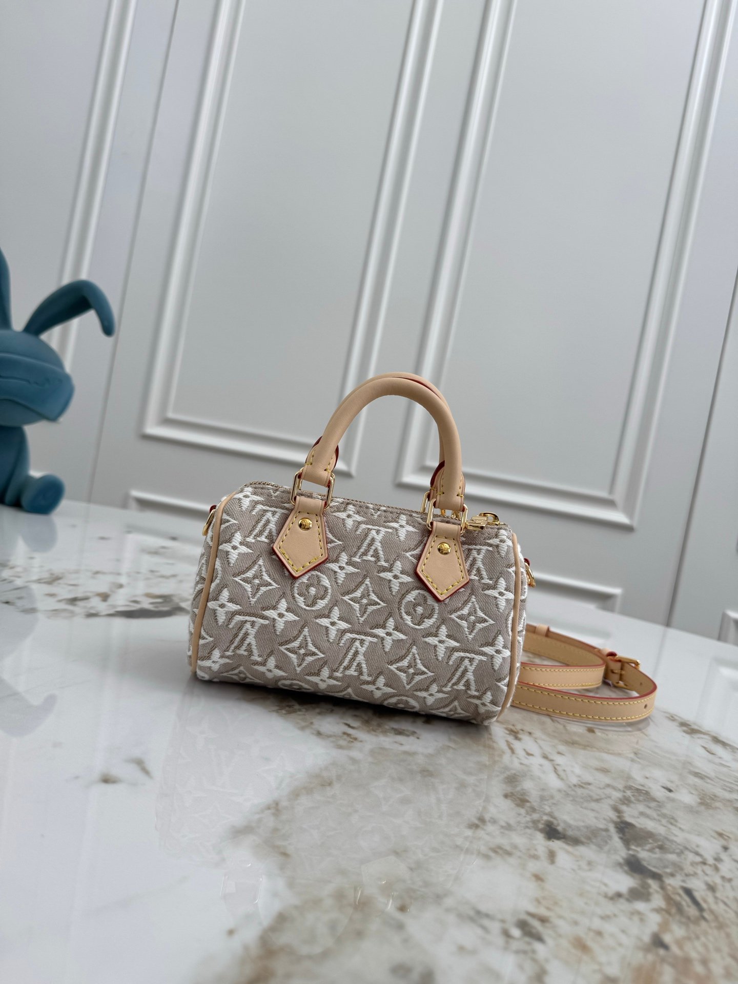 LOUIS VUITTON Nano Speedy 白楊木色 Monogram Emblème 提花迷你枕頭包:圖片 3