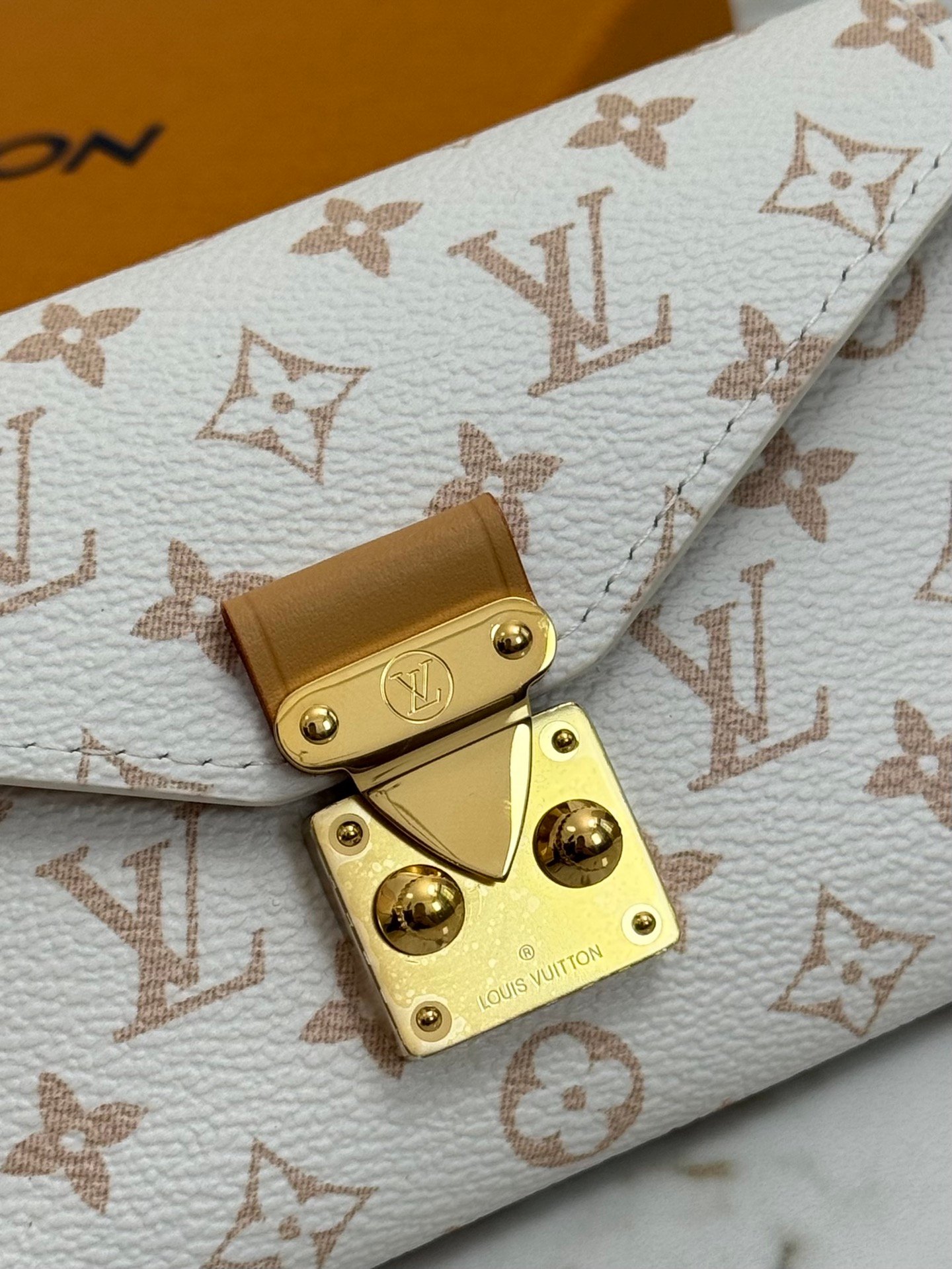 LOUIS VUITTON Pouch Métis 沙丘色腰帶迷你郵差包:圖片 5