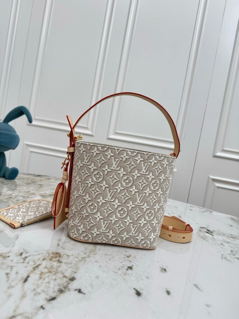 LOUIS VUITTON All In BB 白楊木色 Monogram Emblème 提花水桶包