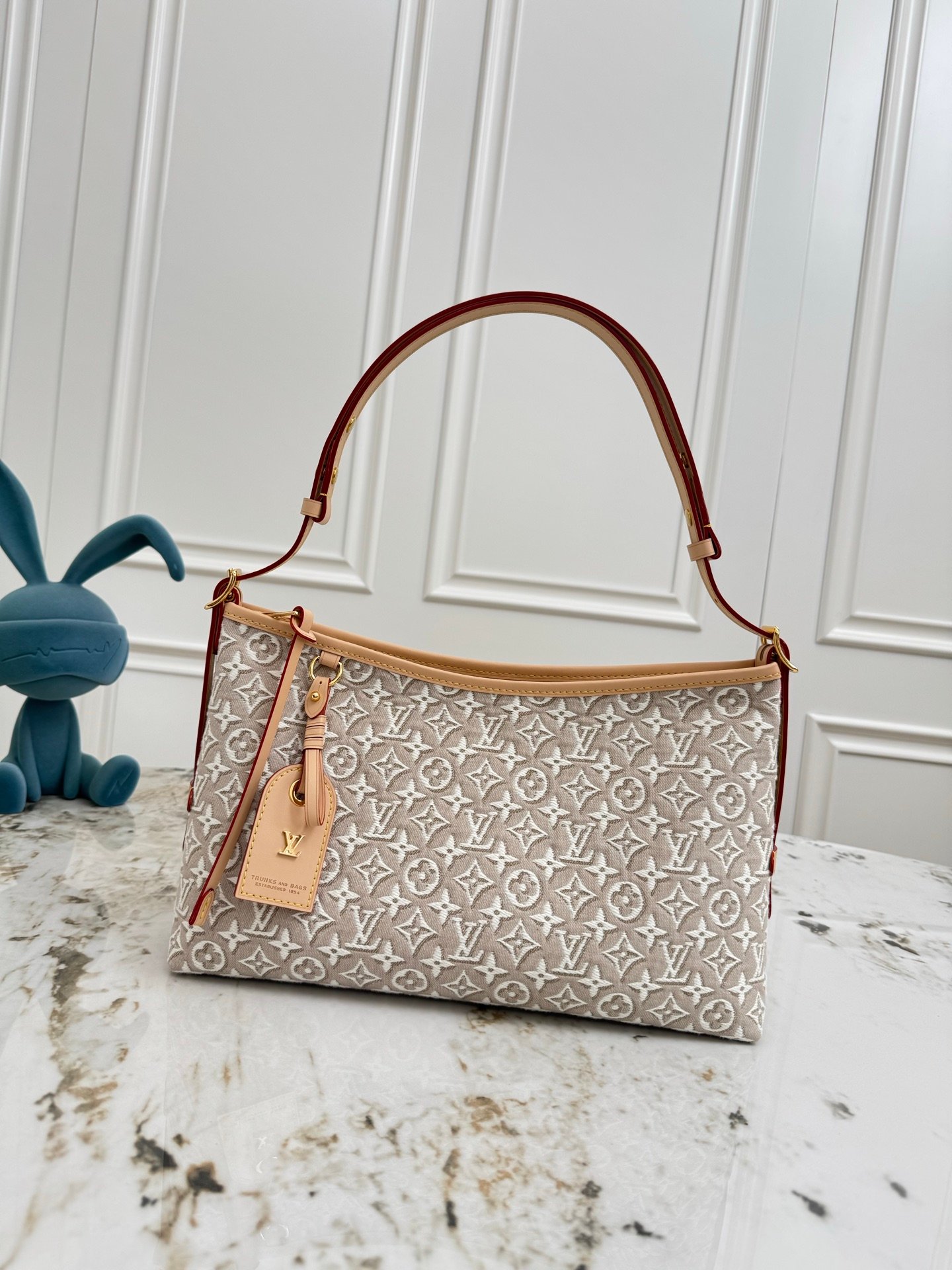 LOUIS VUITTON Carryall East West 白楊木色 Monogram Emblème 提花橫版托特包