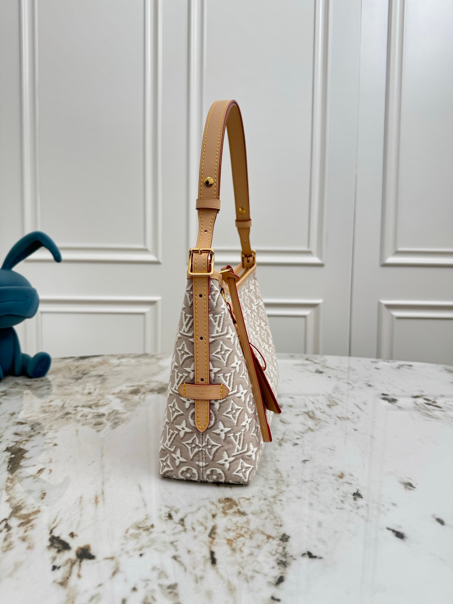 LOUIS VUITTON Carryall East West 白楊木色 Monogram Emblème 提花橫版托特包:圖片 2