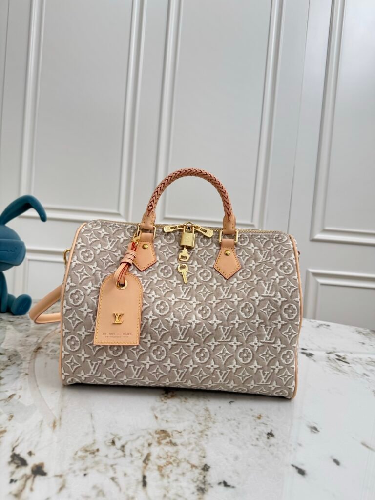 LOUIS VUITTON Speedy Soft 30 白楊木色 Monogram Emblème 提花枕頭包