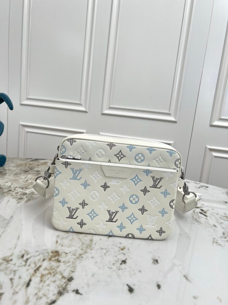 LOUIS VUITTON trio 白色郵差包