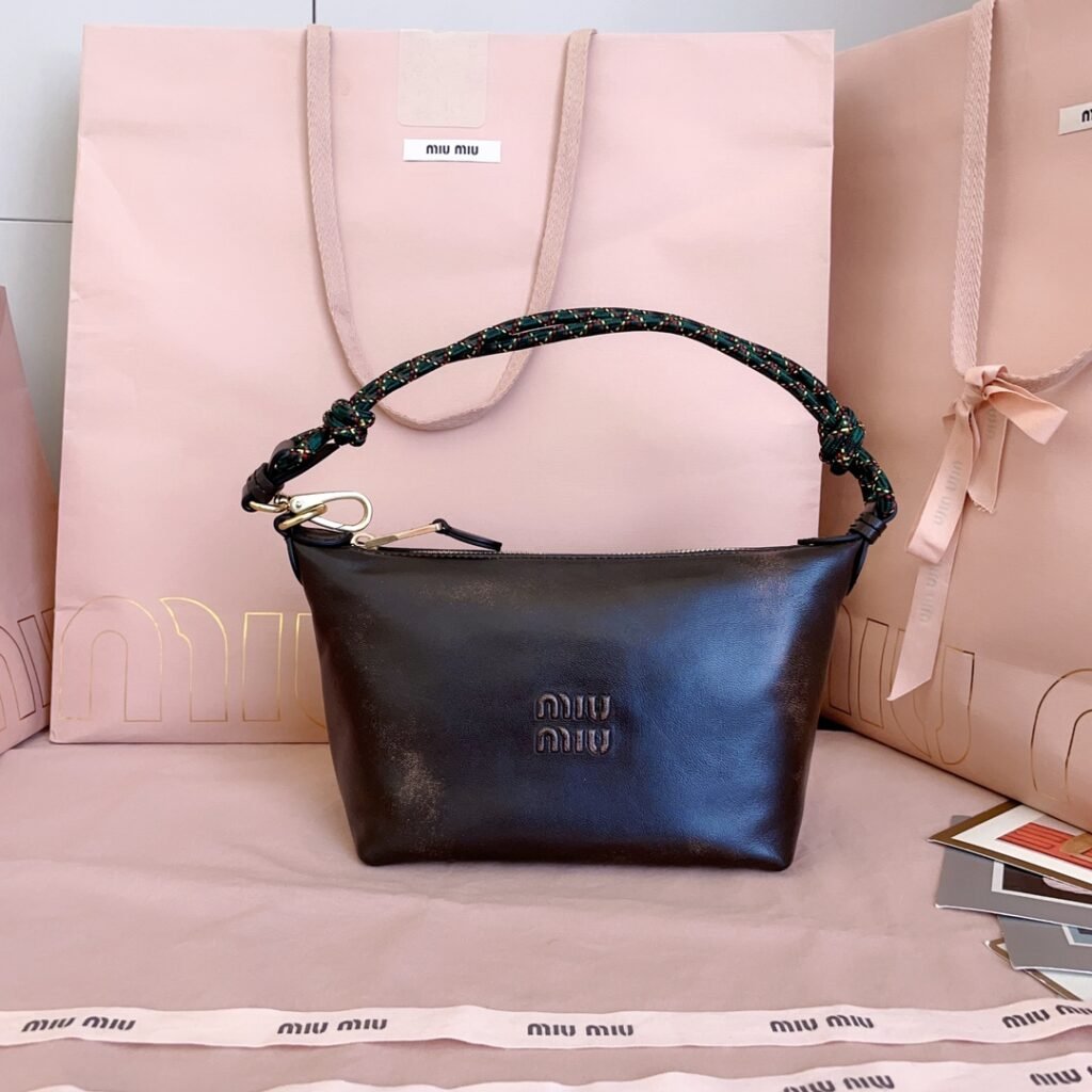 MIU MIU Spirit 黑色小羊皮飯盒包
