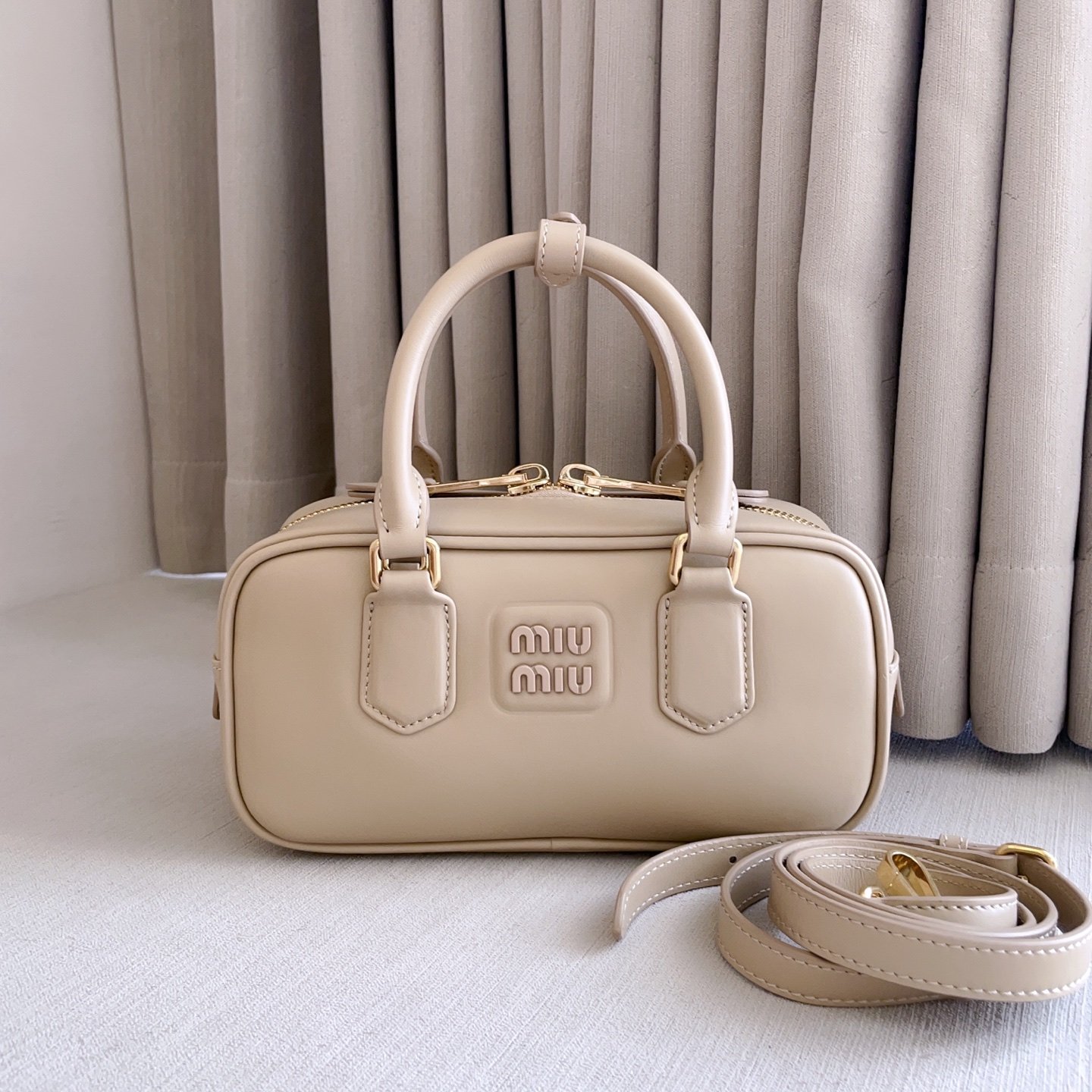 MIU MIU Arcadie Matelassé 皺褶 Nappa 小羊皮波士頓手提包
