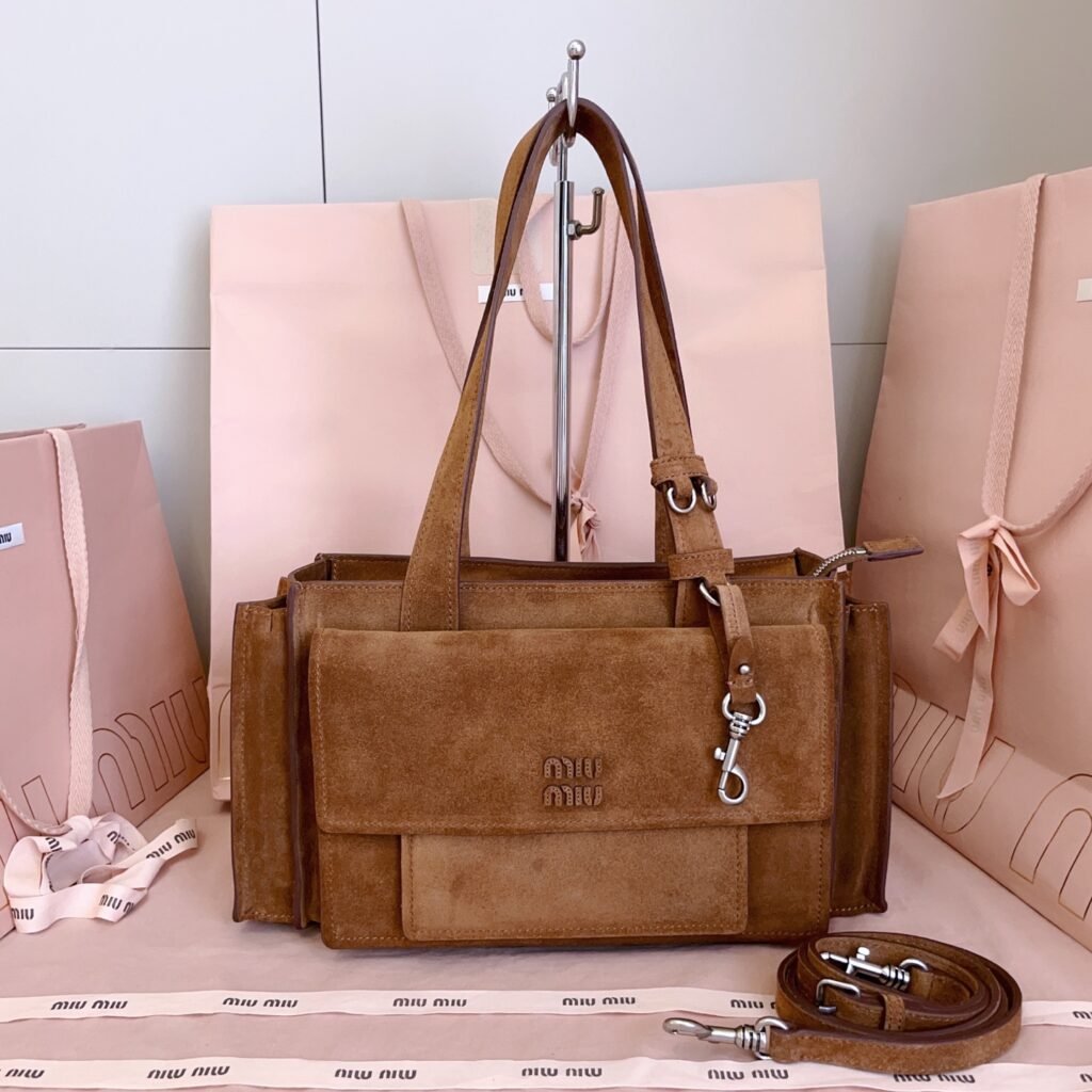 MIU MIU Utilitaire 深棕麂皮多功能托特包