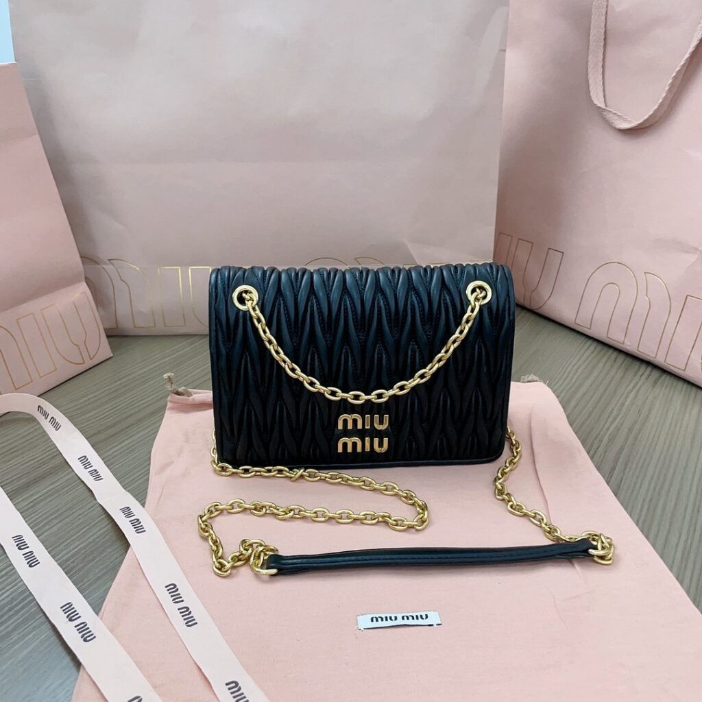 MIU MIU Matelassé 黑色 小羊皮鏈條包