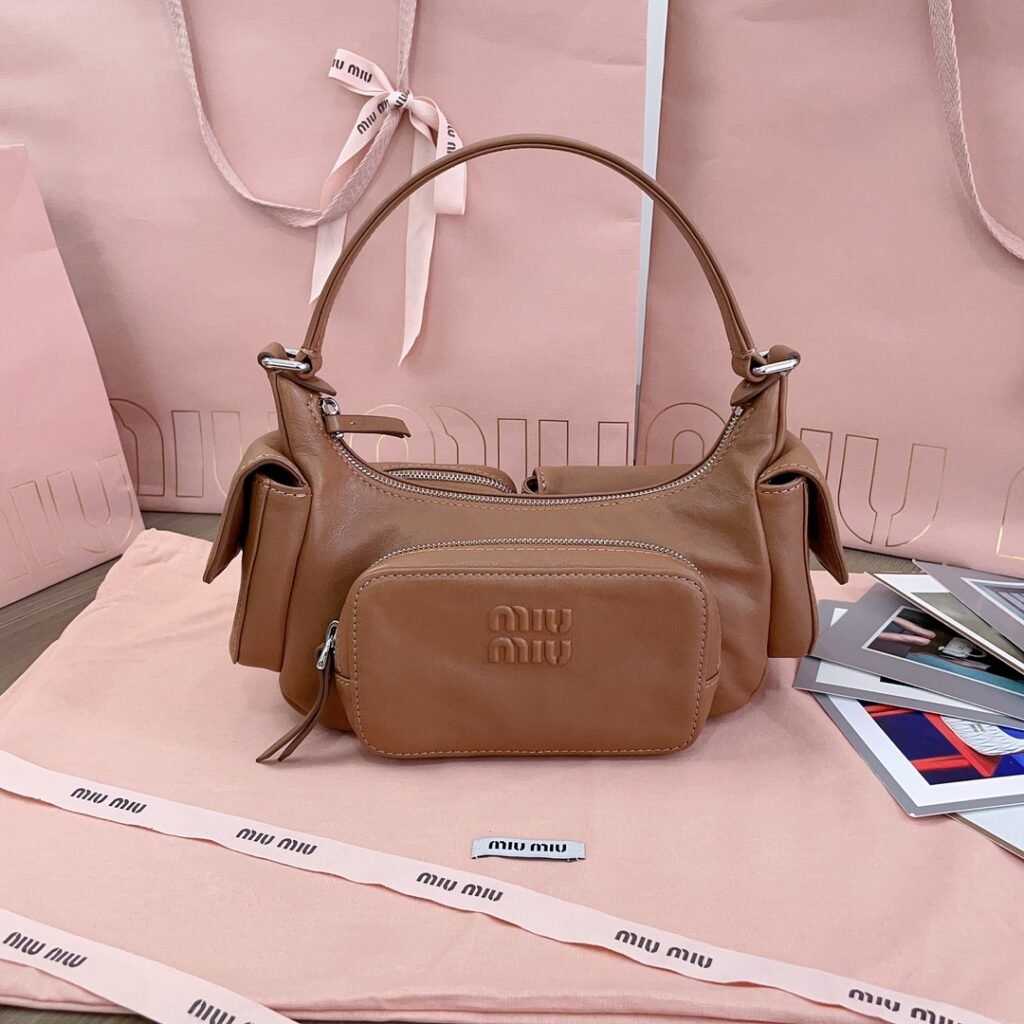 MIU MIU Pocket 焦糖棕 Nappa 小羊皮機車腋下包