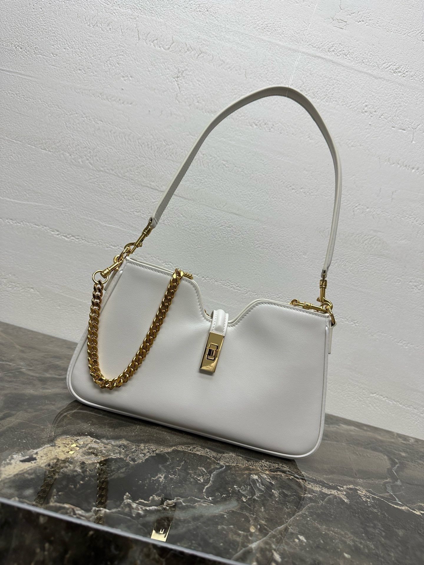 CELINE CAMILLE 16 SOFT 肩背包 米白色光滑小牛皮