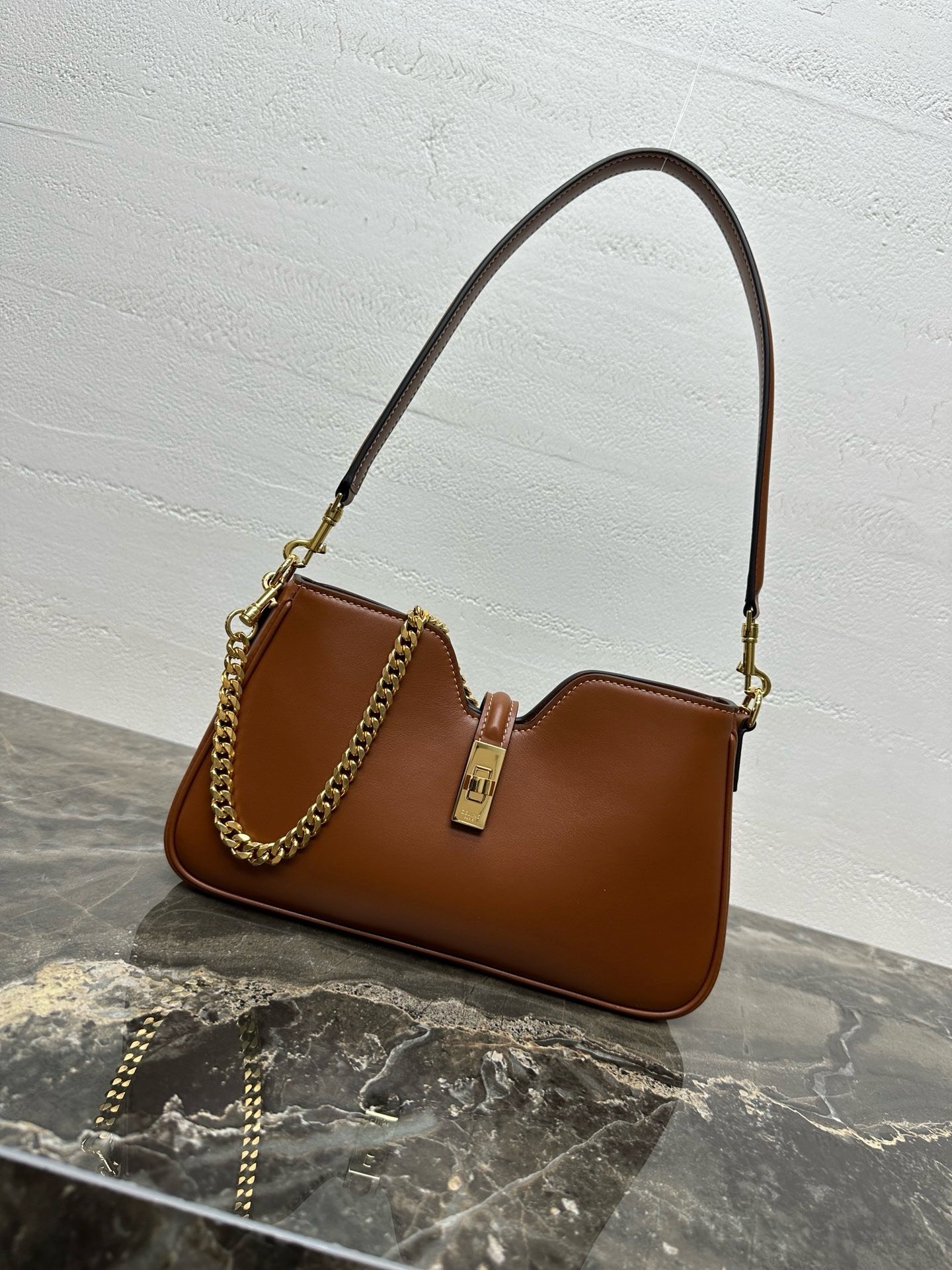 CELINE CAMILLE 16 SOFT 光滑小牛皮肩背包 棕褐色