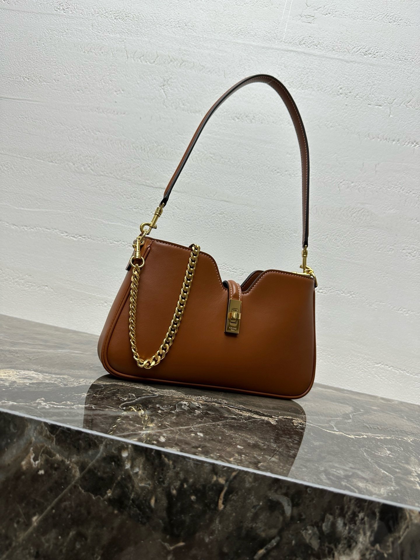 CELINE CAMILLE 16 SOFT 光滑小牛皮肩背包 棕褐色:圖片 2