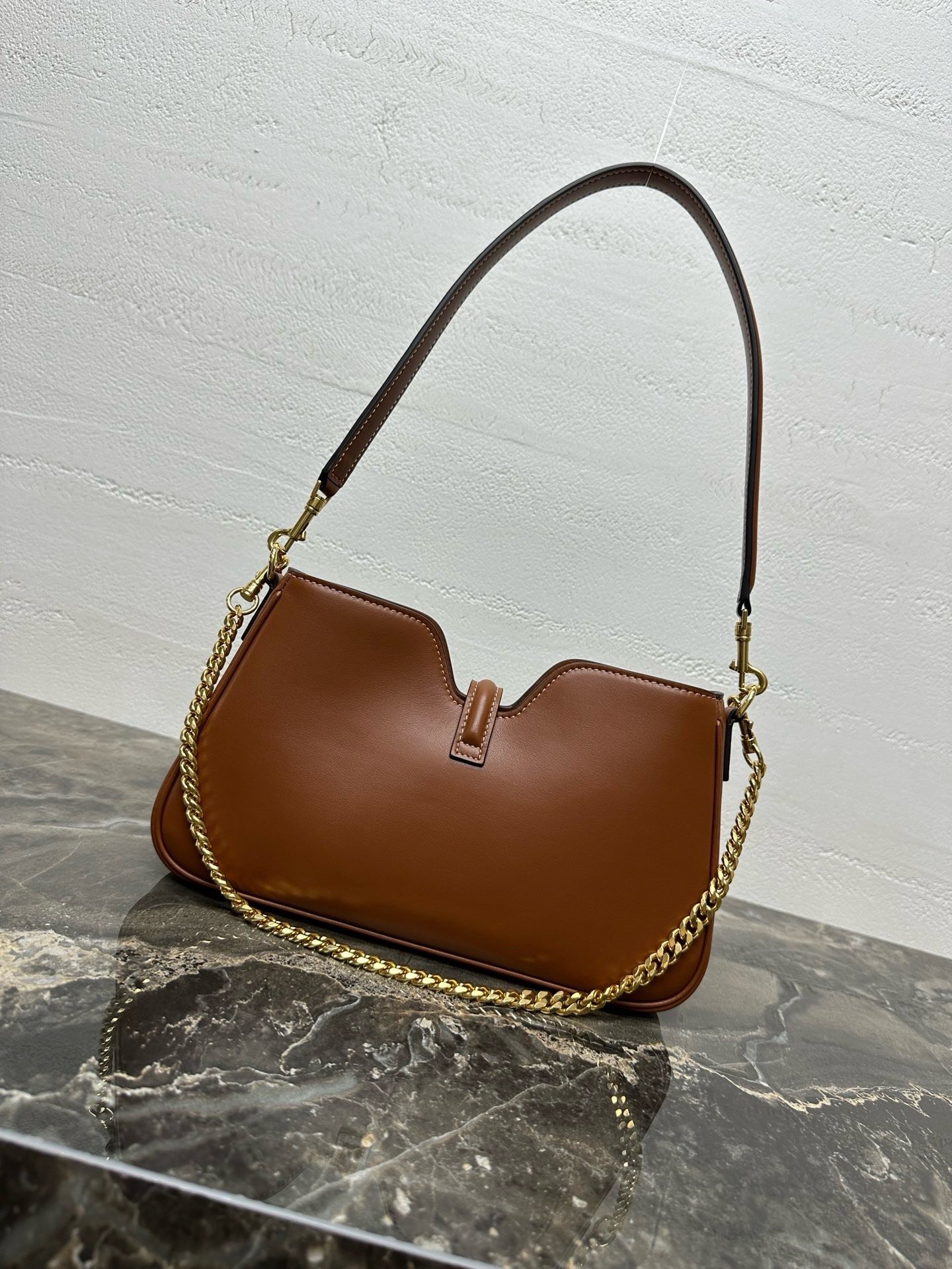 CELINE CAMILLE 16 SOFT 光滑小牛皮肩背包 棕褐色:圖片 3