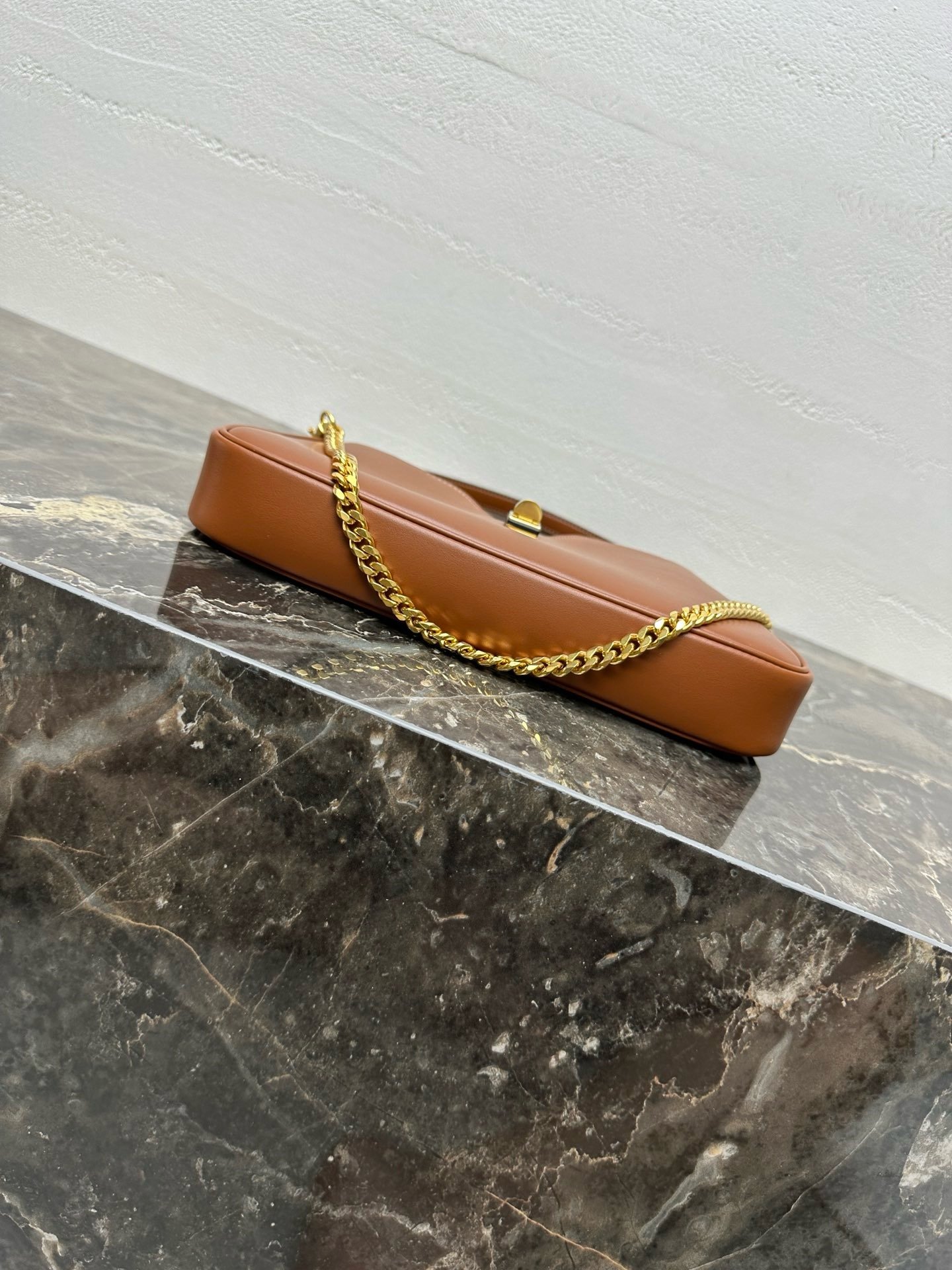 CELINE CAMILLE 16 SOFT 光滑小牛皮肩背包 棕褐色:圖片 5