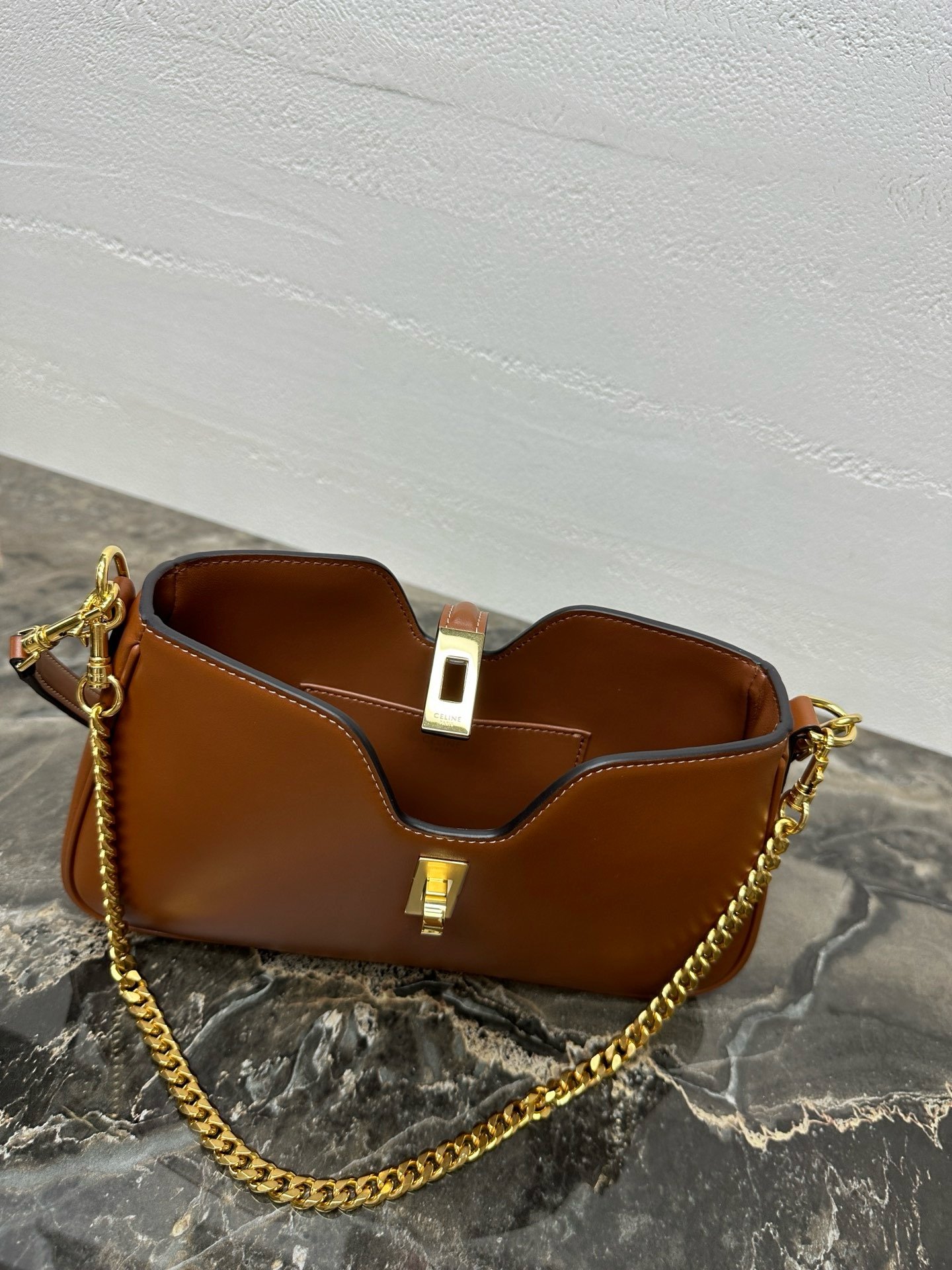 CELINE CAMILLE 16 SOFT 光滑小牛皮肩背包 棕褐色:圖片 7