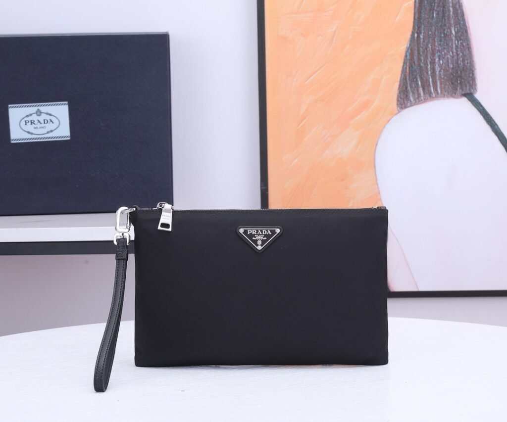 PRADA Re-Nylon 再生尼龍拉鏈手拿包 黑色