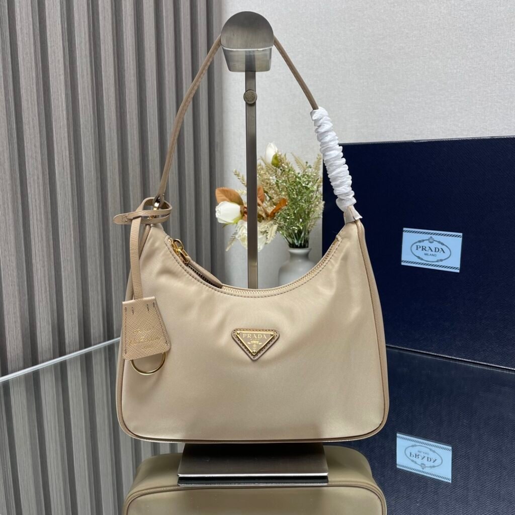 PRADA Re-Nylon 再生尼龍 Hobo 腋下包