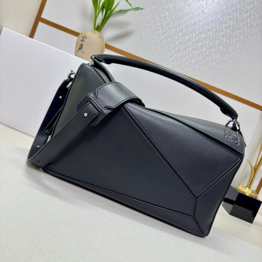 LOEWE Featherlight Puzzle 大號納帕羊皮幾何包
