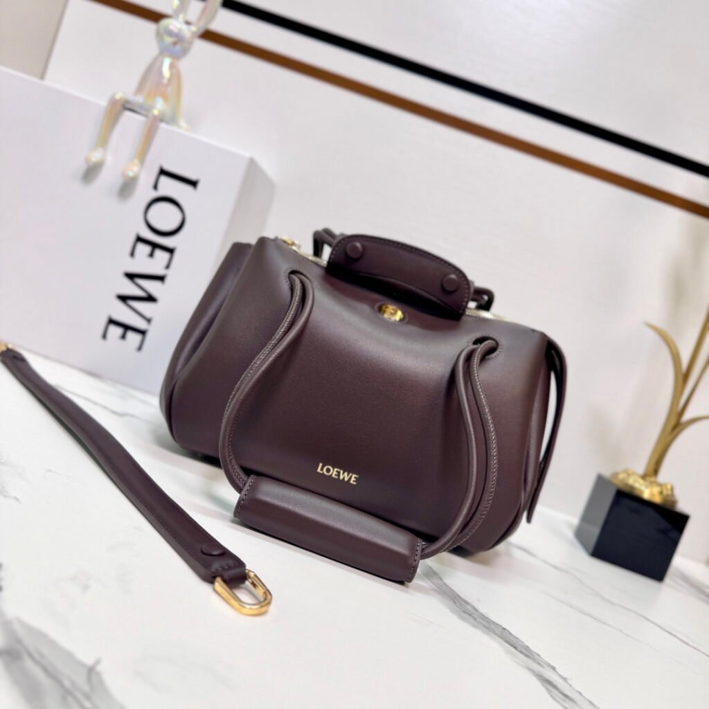 LOEWE Madrid 小號牛皮手提斜挎包 深棕