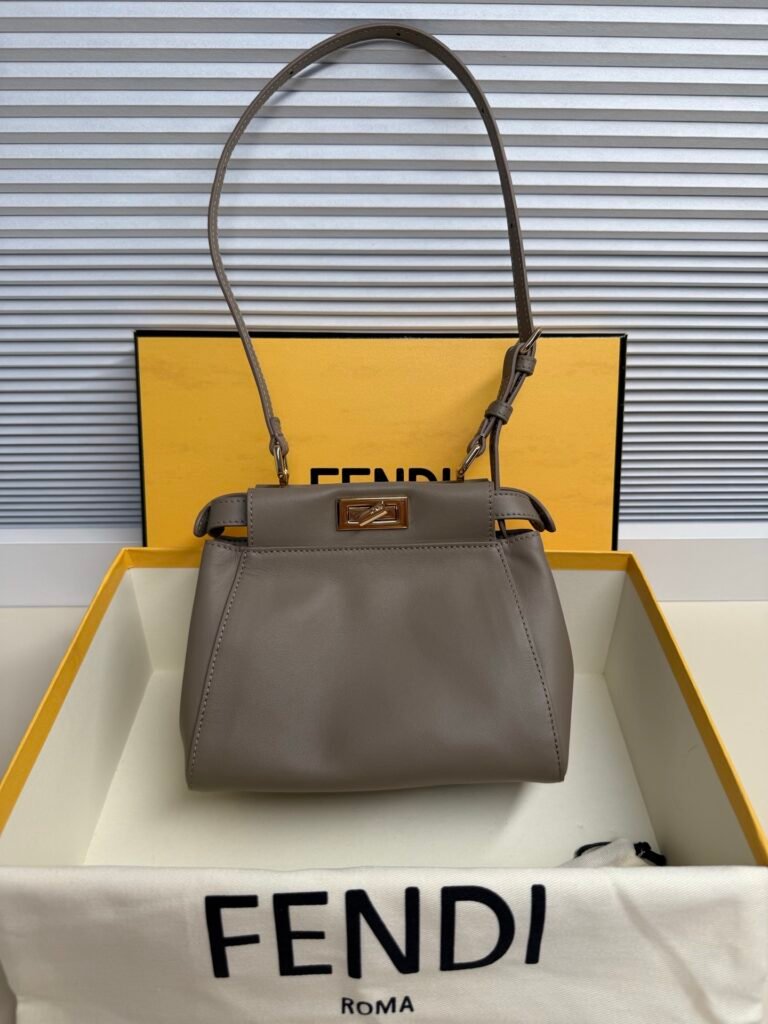 FENDI Peekaboo Mini 大象灰小牛皮小貓包