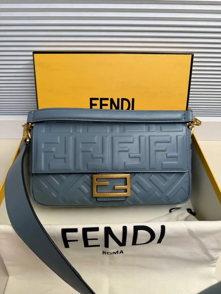 FENDI Baguette 中號灰藍色法棍包
