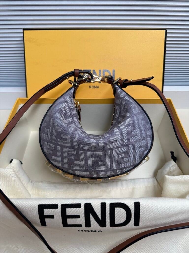 FENDI Fendigraphy Mini 月牙腋下包