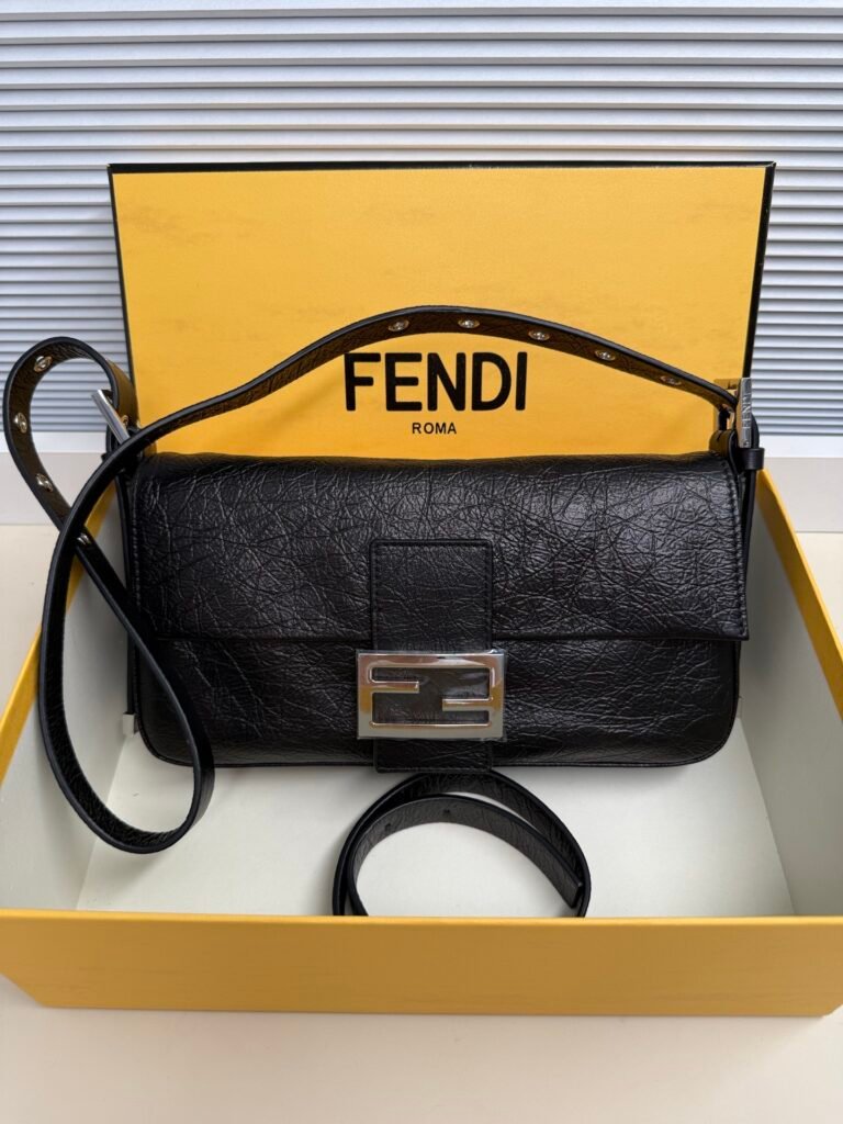 FENDI Baguette 26424 黑色爆裂皺紋皮法棍包