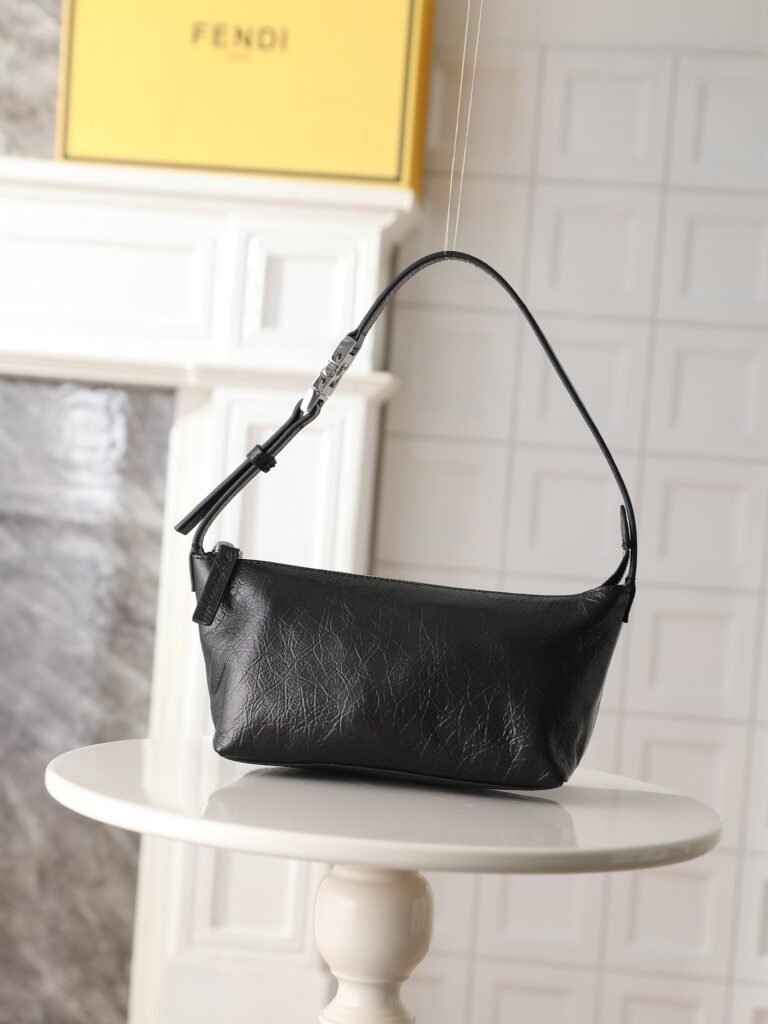FENDI Vanity Pouch 小號手袋 黑色