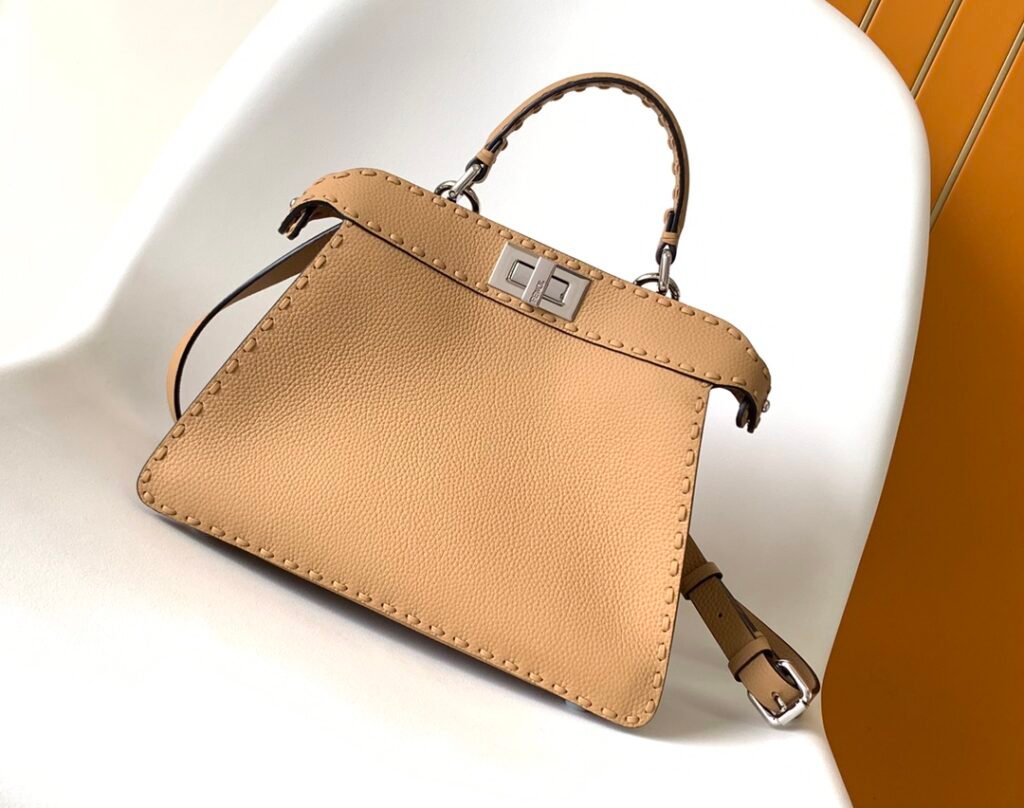 FENDI Selleria Peekaboo ISeeU 奶茶棕小貓手提包
