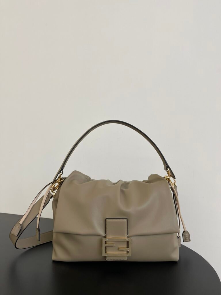 FENDI Mamma Baguette 中號灰杏色軟皮法棍包